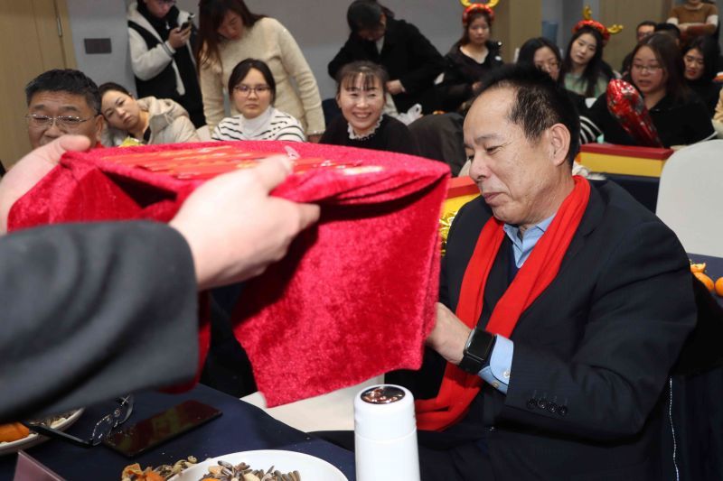 乘风破浪&middot;筑梦远航丨UU国际官网年会盛典点燃2024